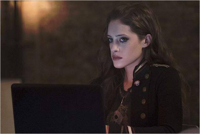 Carly Chaikin : Photo officielle