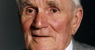 Desmond Llewelyn : Photo officielle