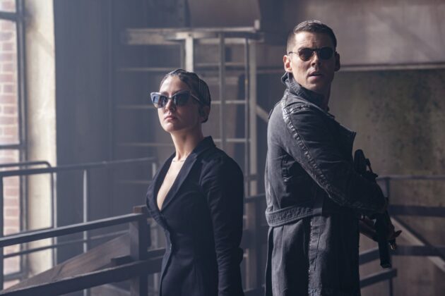 Matrix Resurrections : photo, Brian J. Smith, Eréndira Ibarra