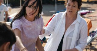 The Lost Daughter : Photo Dakota Johnson, Olivia Colman