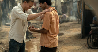 Shantaram : photo, Charlie Hunnam, Shubham Saraf